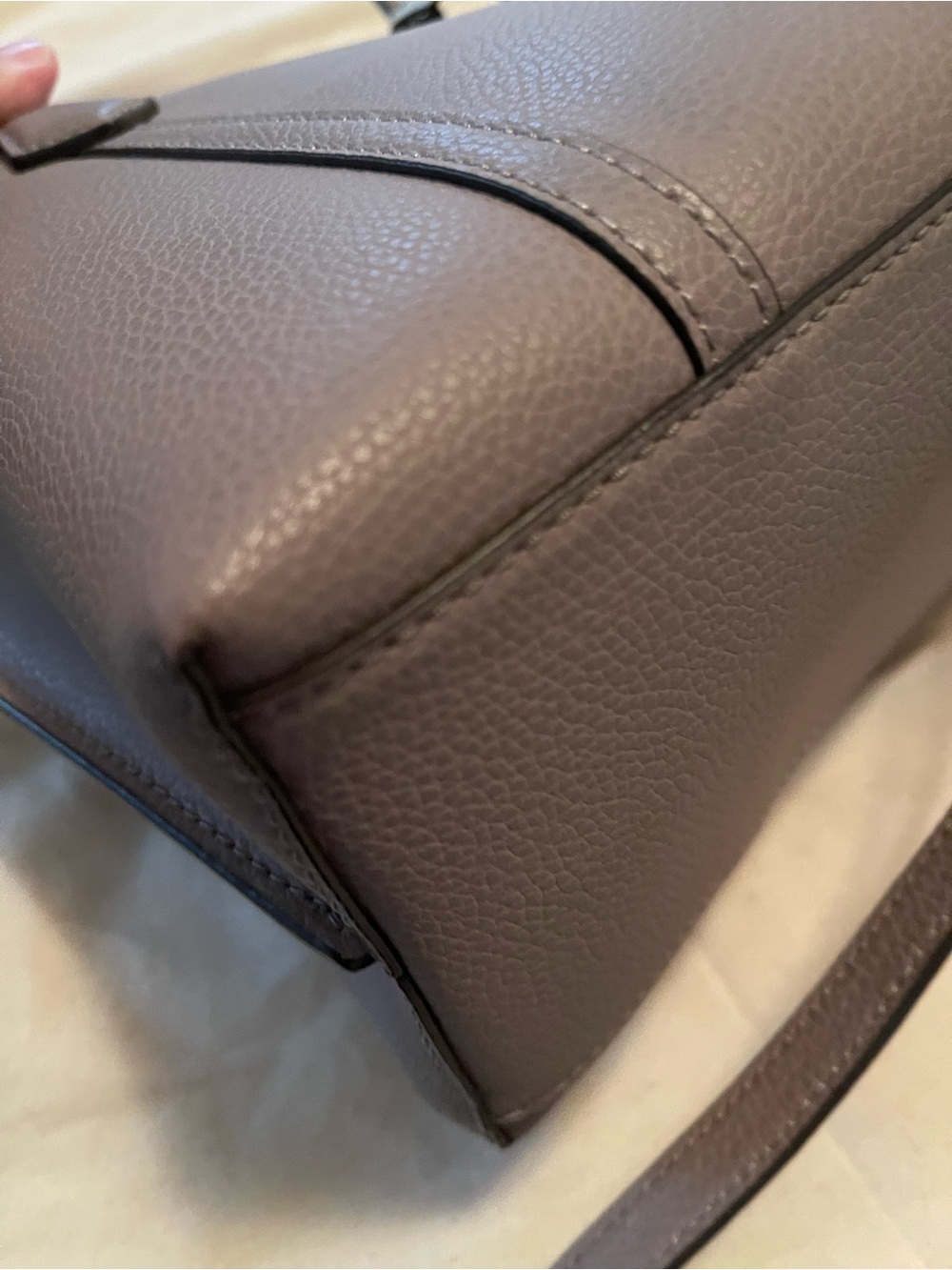 Tory Burch Mauve Pebbled Leather Shoulder Bag with Light Gray Tag - Picture 3 of 11
